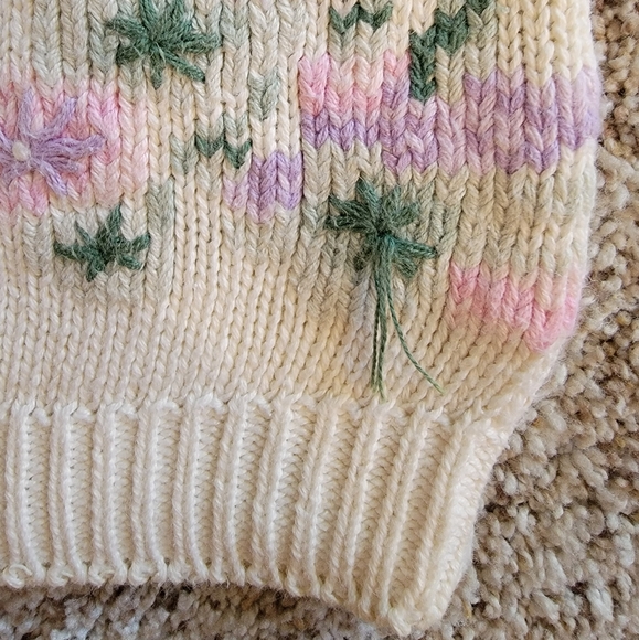 Floral Sweater Tee L - Picture 9 of 11